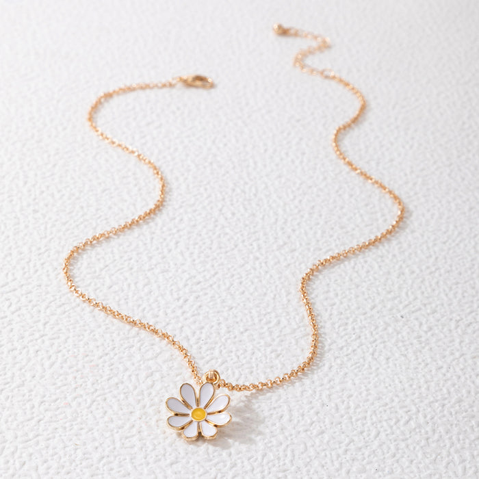 Elegant Daisy Pendant