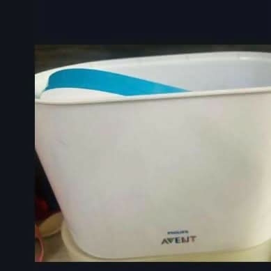 Efficient and convenient PHILIPS Avent Sterilizer for baby bottles and essentials, using natural steam to eliminate 99.9% of germs for safe, thorough sterilization.